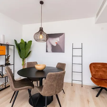 One80 With Sea Views And Walking Distance To The Beach In Εστεπόνα