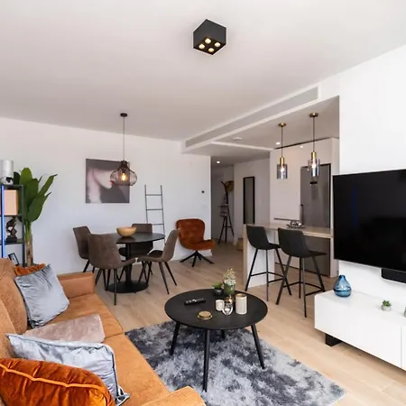 One80 With Sea Views And Walking Distance To The Beach In Διαμέρισμα