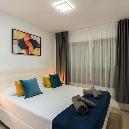 One80 With Sea Views And Walking Distance To The Beach In Εστεπόνα