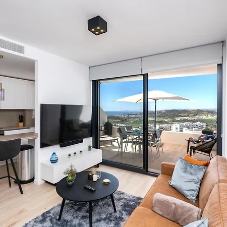 One80 With Sea Views And Walking Distance To The Beach In