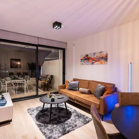 One80 With Sea Views And Walking Distance To The Beach In