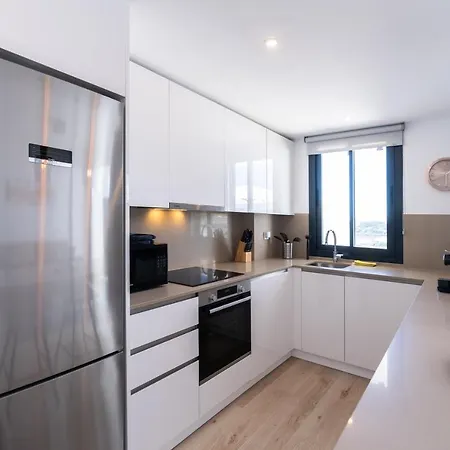One80 With Sea Views And Walking Distance To The Beach In *