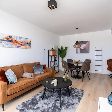 Apartamento One80 With Sea Views And Walking Distance To The Beach In Estepona